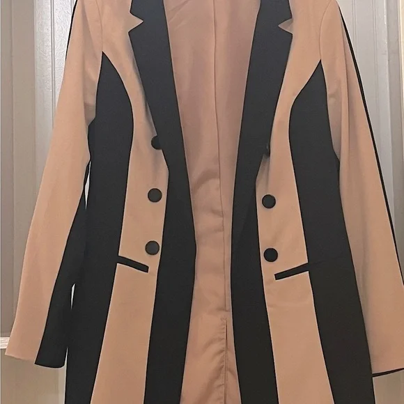 VENUS Black and Tan Blazer - Picture 3 of 9